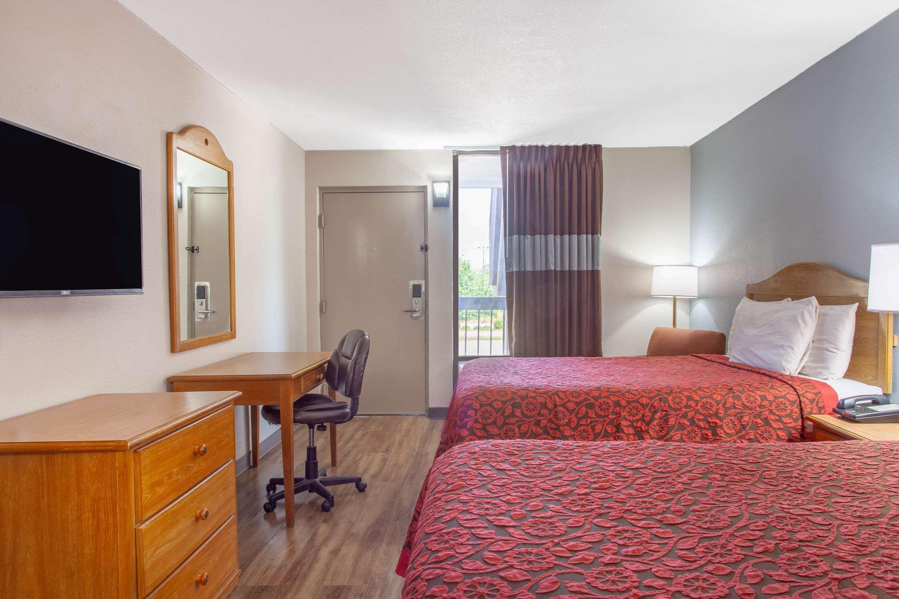 Days Inn By Wyndham Clinton - Laurens I-26 Екстериор снимка