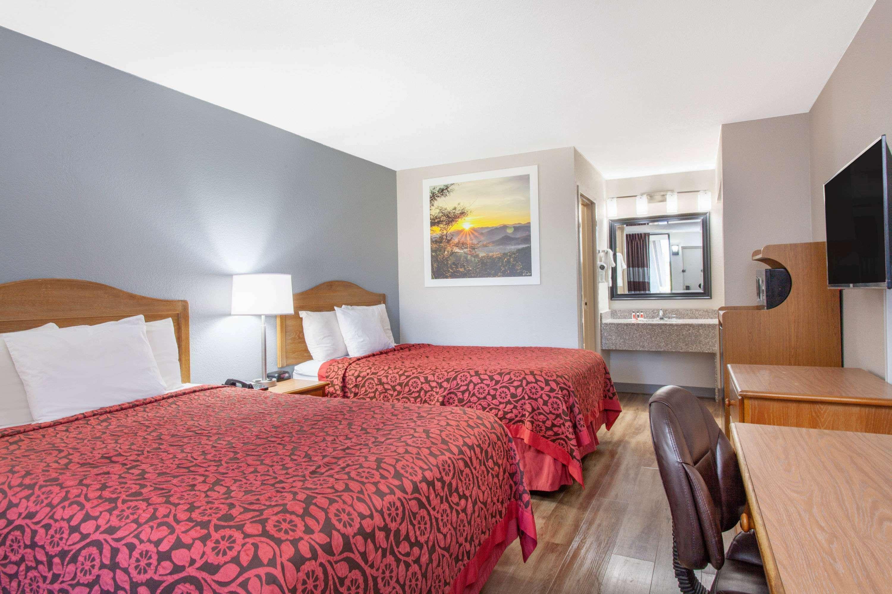 Days Inn By Wyndham Clinton - Laurens I-26 Екстериор снимка