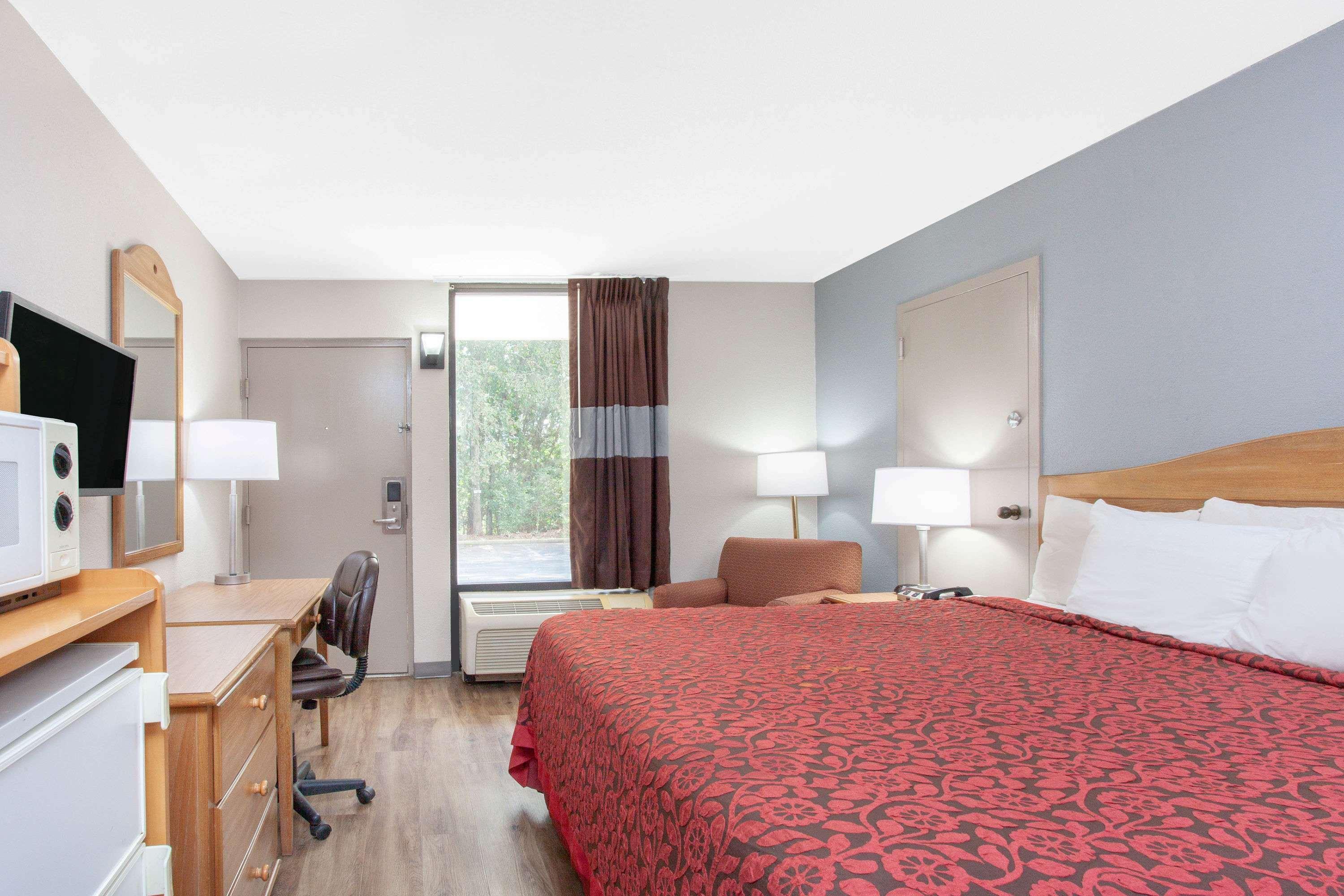 Days Inn By Wyndham Clinton - Laurens I-26 Екстериор снимка