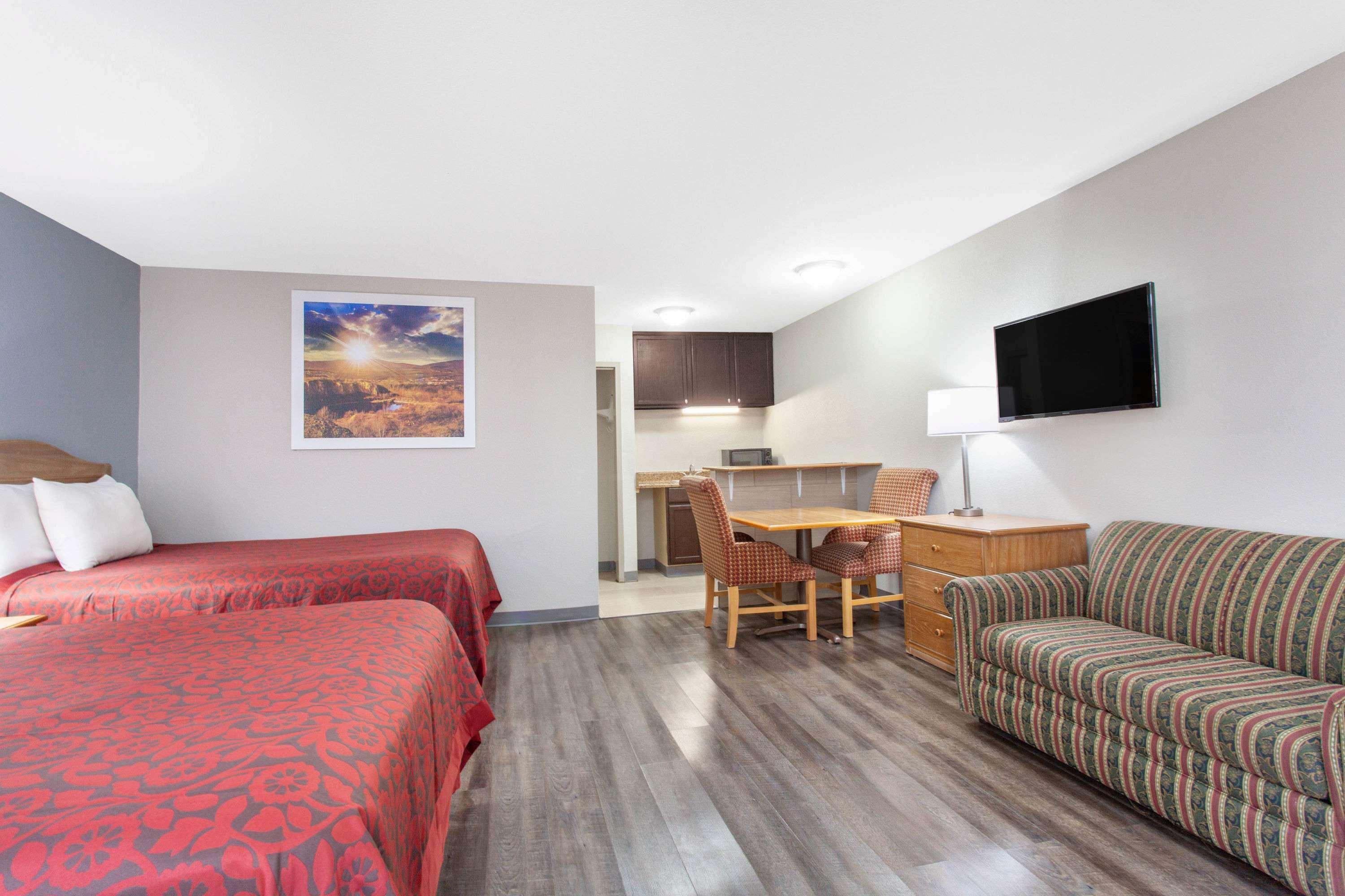 Days Inn By Wyndham Clinton - Laurens I-26 Екстериор снимка