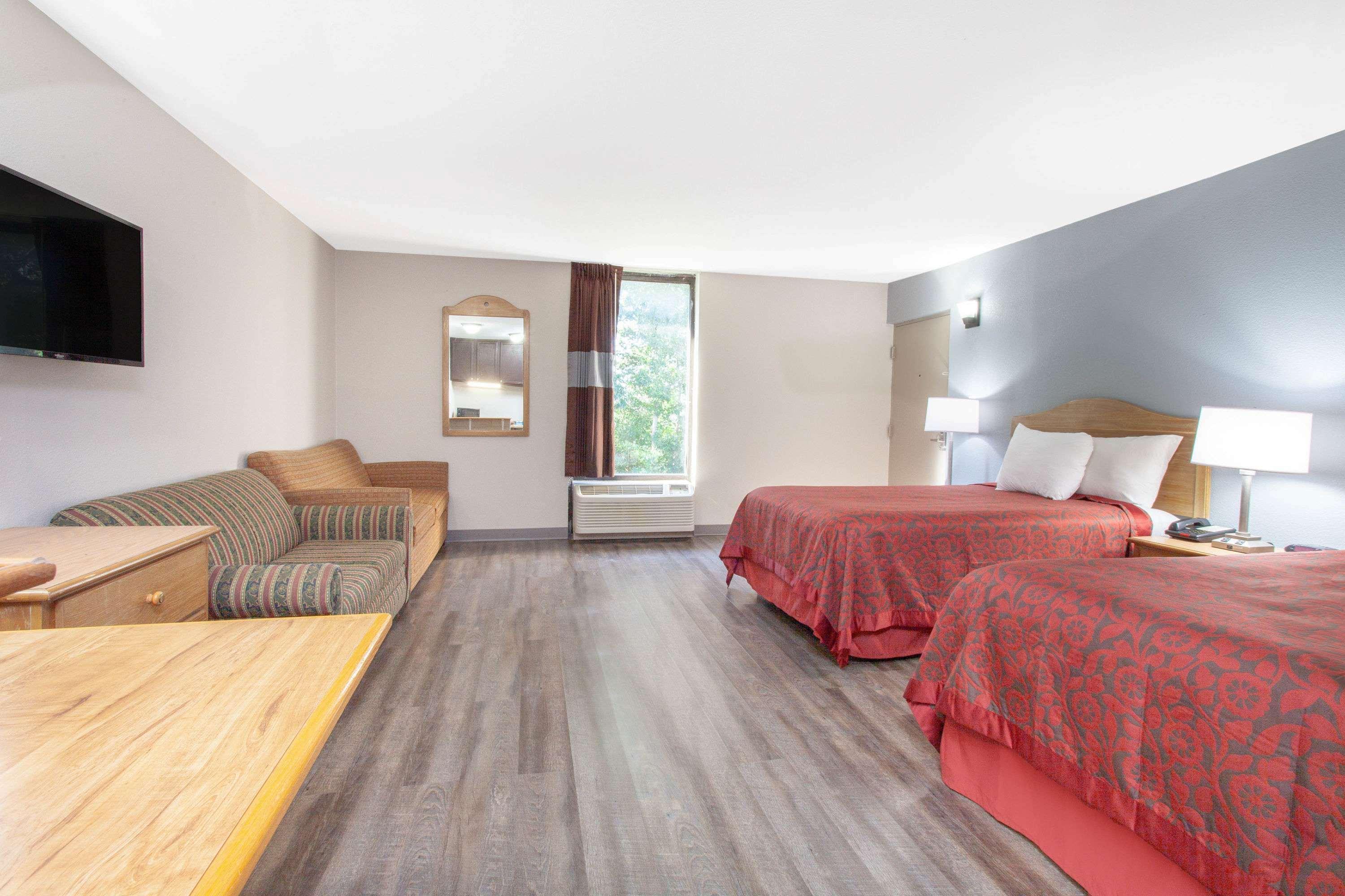 Days Inn By Wyndham Clinton - Laurens I-26 Екстериор снимка