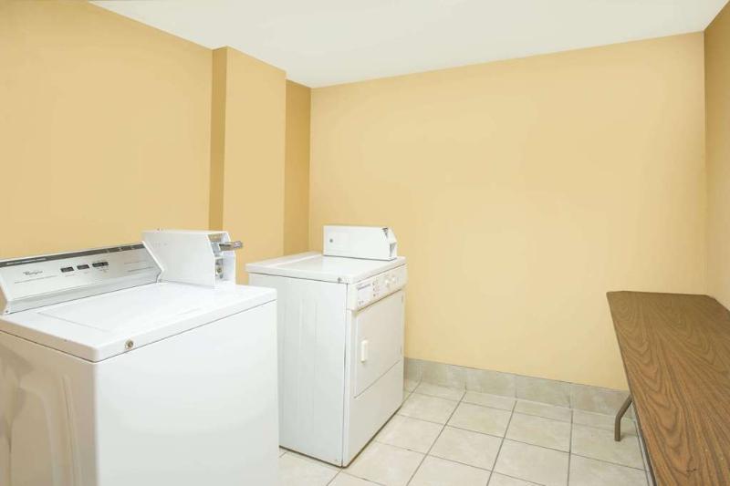 Days Inn By Wyndham Clinton - Laurens I-26 Екстериор снимка