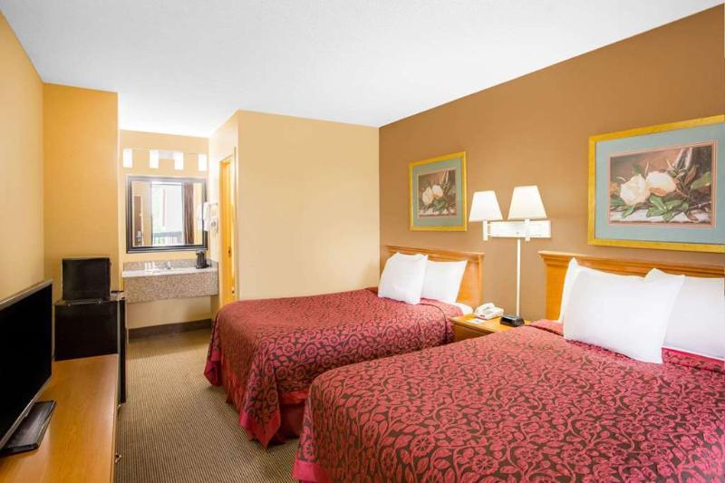 Days Inn By Wyndham Clinton - Laurens I-26 Екстериор снимка