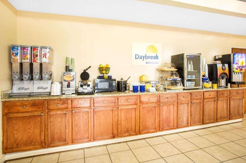 Days Inn By Wyndham Clinton - Laurens I-26 Екстериор снимка