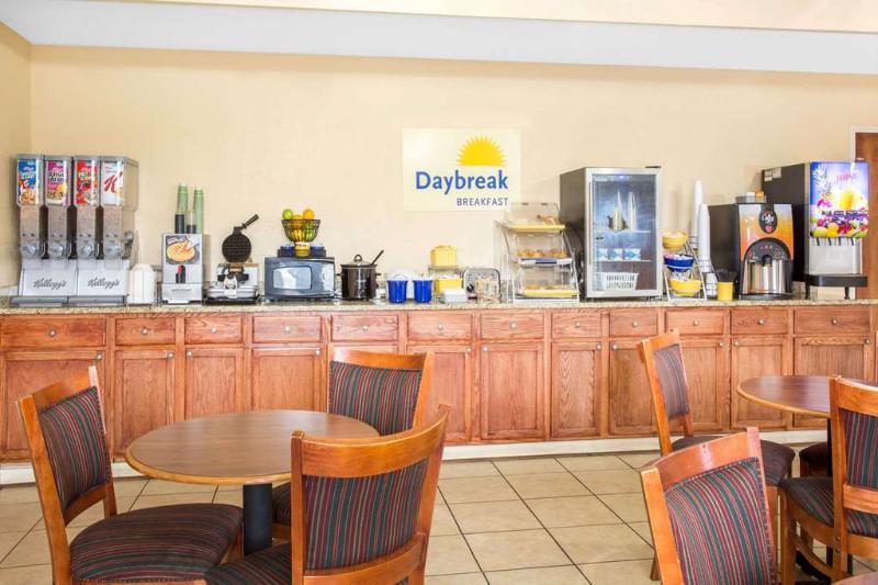 Days Inn By Wyndham Clinton - Laurens I-26 Екстериор снимка